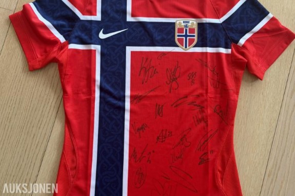 Signert VM-drakt fra det norske herrelandslaget ⚽